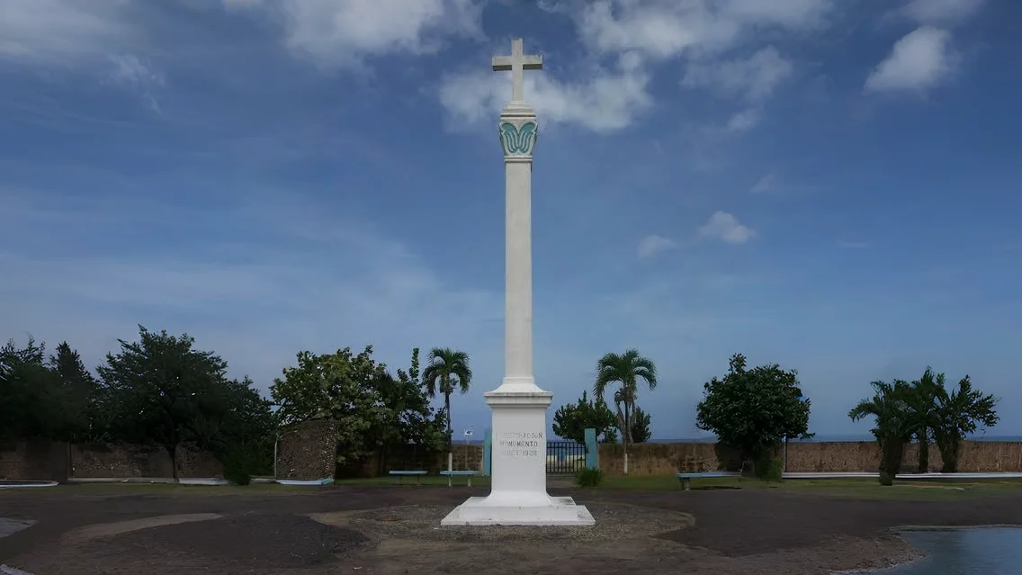 Visit the Cruz de Colón